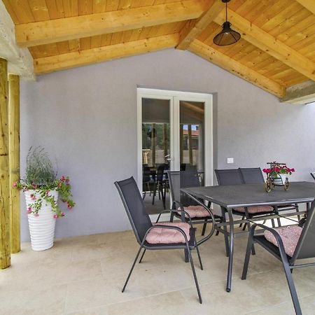 Natascha In Pamici - Haus Fuer 6 Personen Žminj Exterior foto