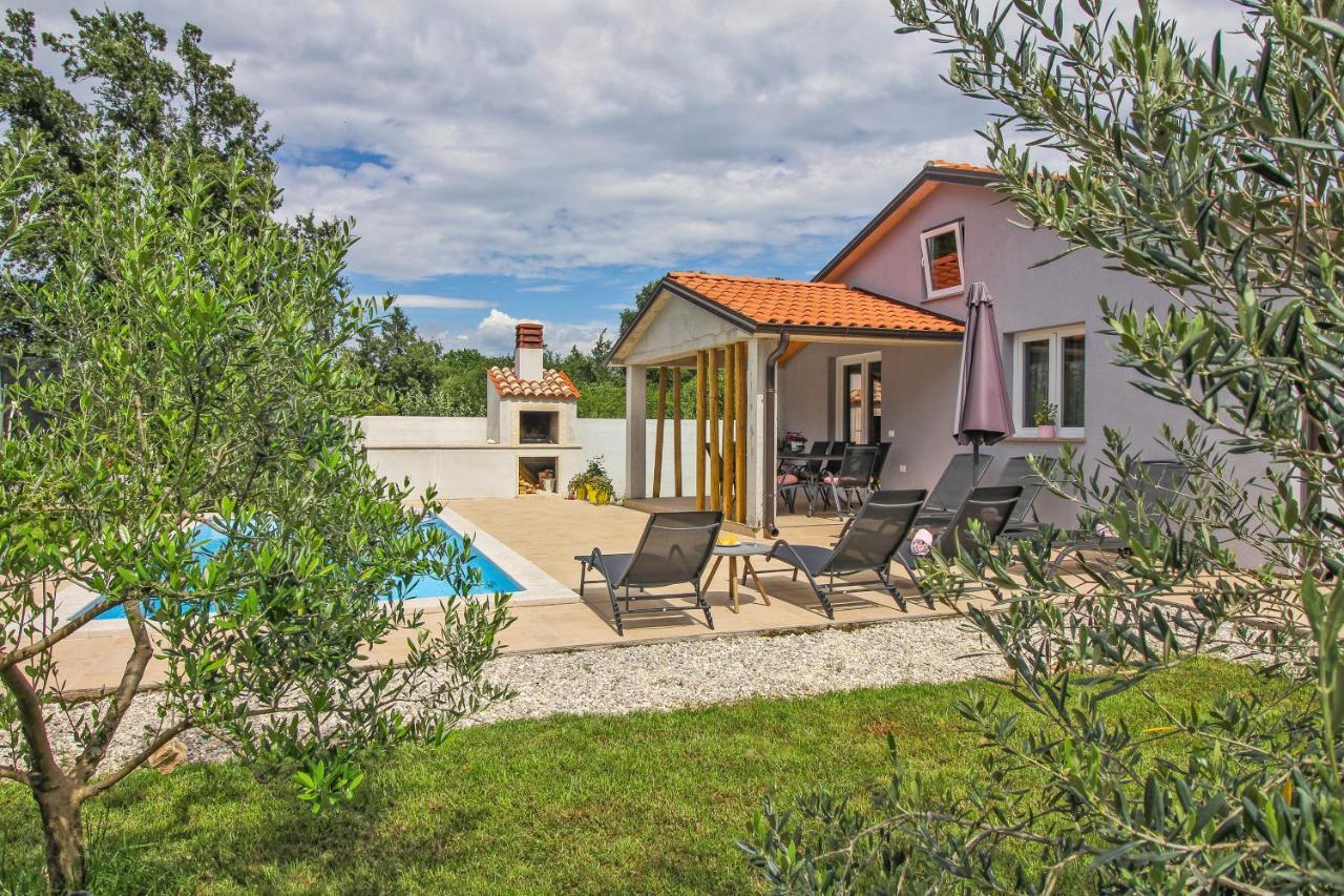 Natascha In Pamici - Haus Fuer 6 Personen Žminj Exterior foto