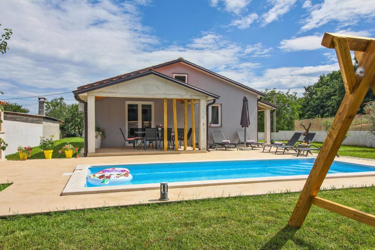Natascha In Pamici - Haus Fuer 6 Personen Žminj Exterior foto