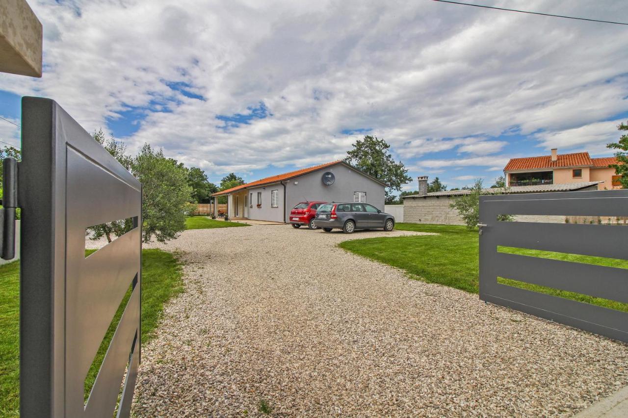 Natascha In Pamici - Haus Fuer 6 Personen Žminj Exterior foto