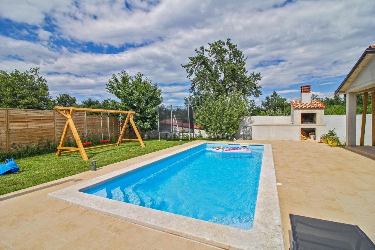 Natascha In Pamici - Haus Fuer 6 Personen Žminj Exterior foto