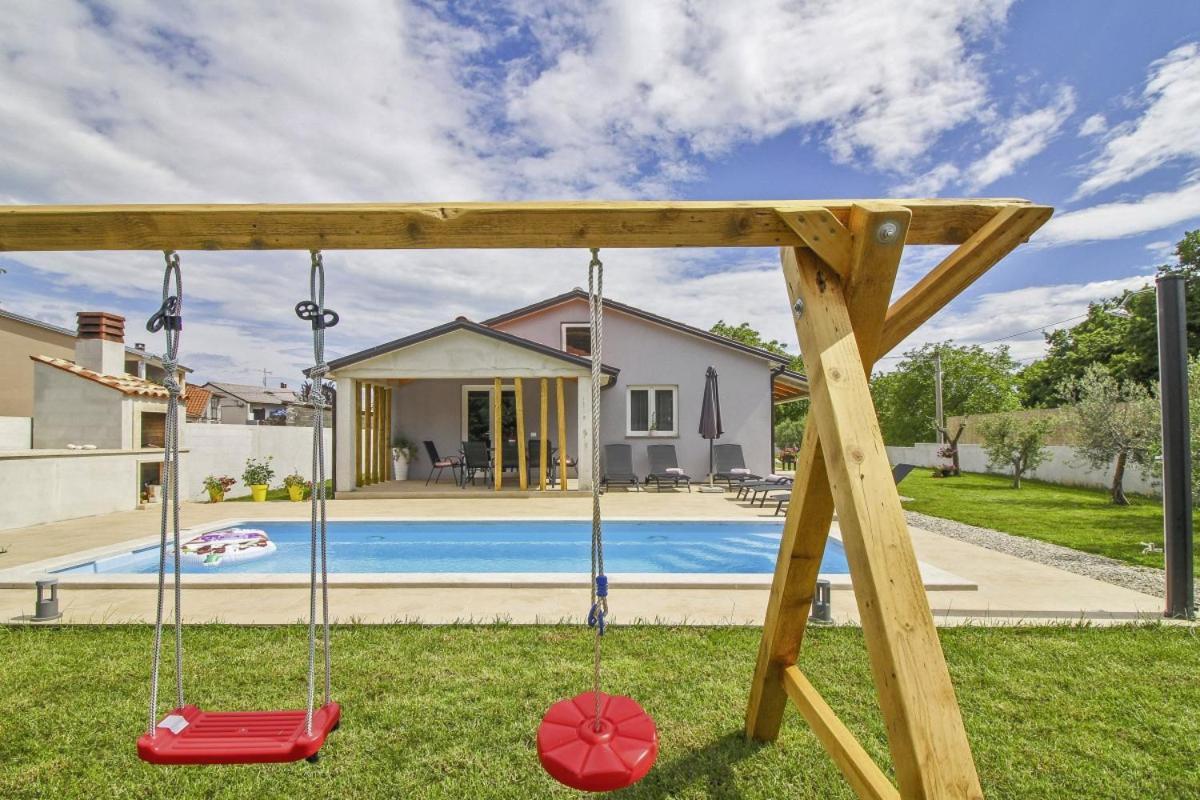 Natascha In Pamici - Haus Fuer 6 Personen Žminj Exterior foto