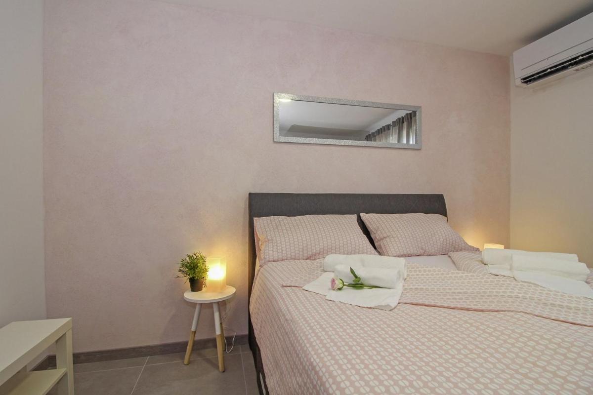 Natascha In Pamici - Haus Fuer 6 Personen Žminj Exterior foto