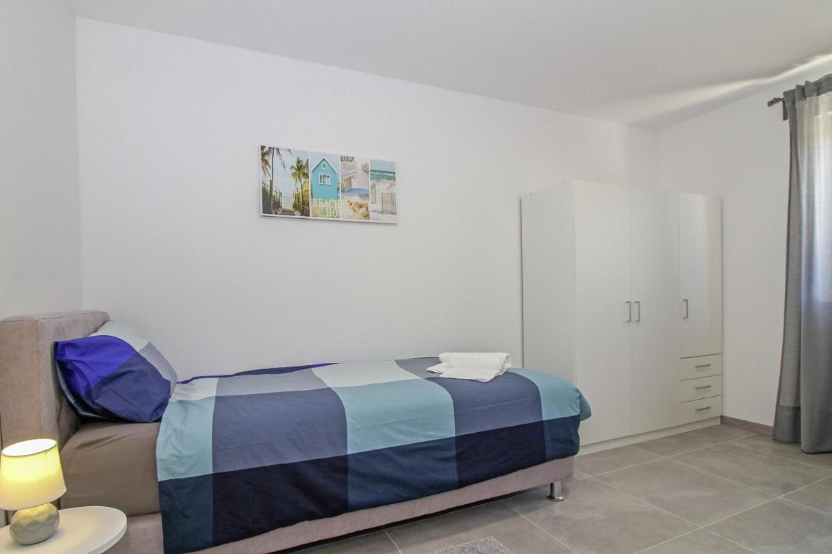 Natascha In Pamici - Haus Fuer 6 Personen Žminj Exterior foto