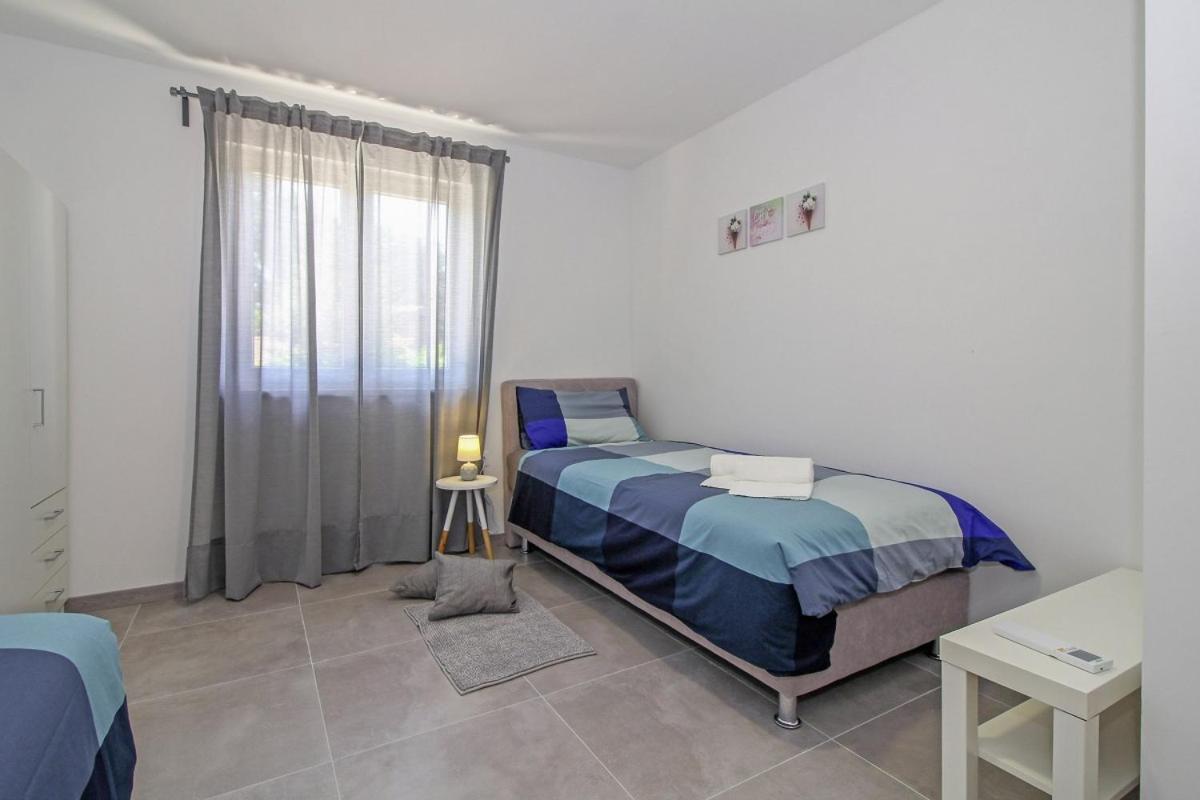 Natascha In Pamici - Haus Fuer 6 Personen Žminj Exterior foto